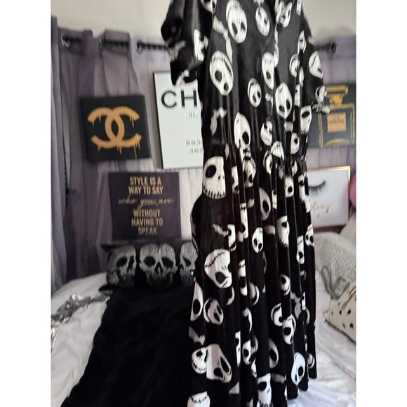 Her Universe DC Comics Wonder Woman Reversible Skater Dress size 1 - Picture 9 of 9